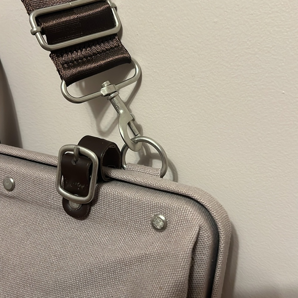 Minimalist Gray and Brown Weekender travel bag - Picture 3 of 13